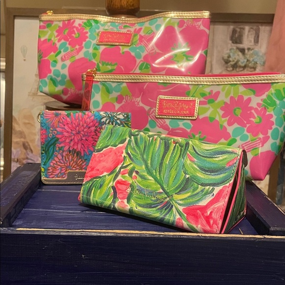 Lilly Pulitzer Handbags - Lilly Pulitzer/Estee Lauder bundle (4 items)